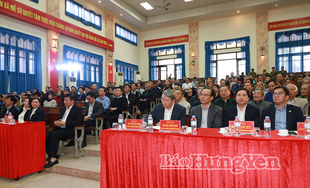 Bộ trưởng Bộ Tư pháp Nguyễn Hải Ninh cùng đoàn công tác tặng quà Tết tại xã Mễ Sở