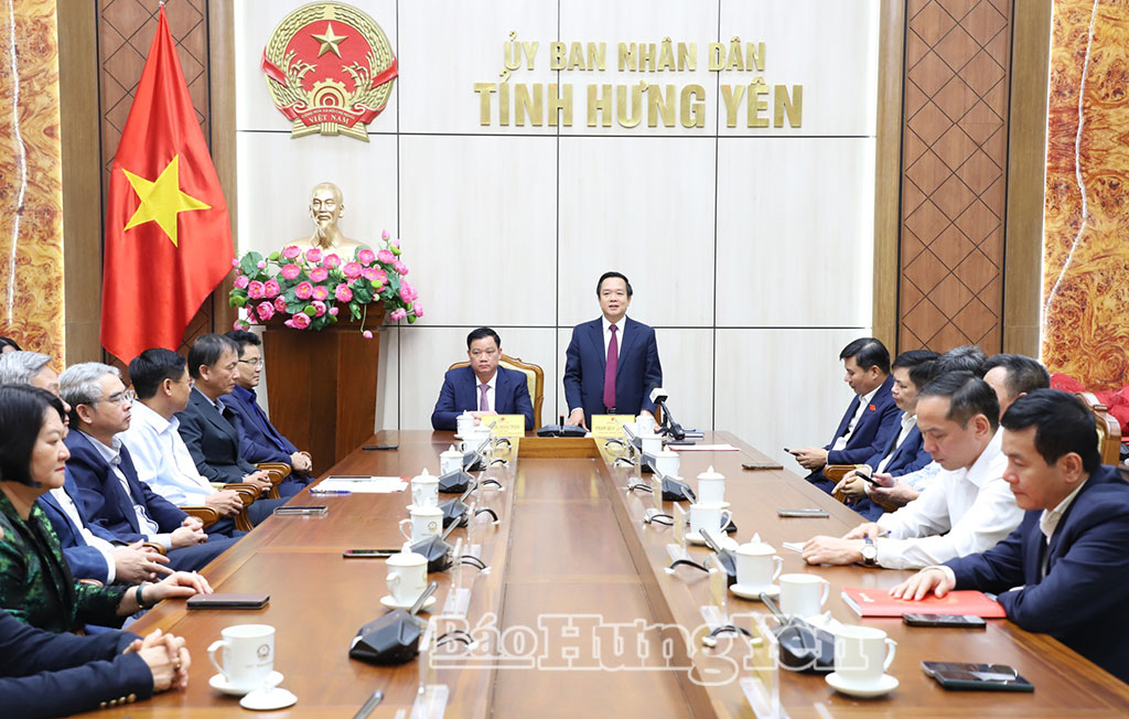 Bàn giao công tác của Chủ tịch UBND tỉnh nhiệm kỳ 2021 - 2026