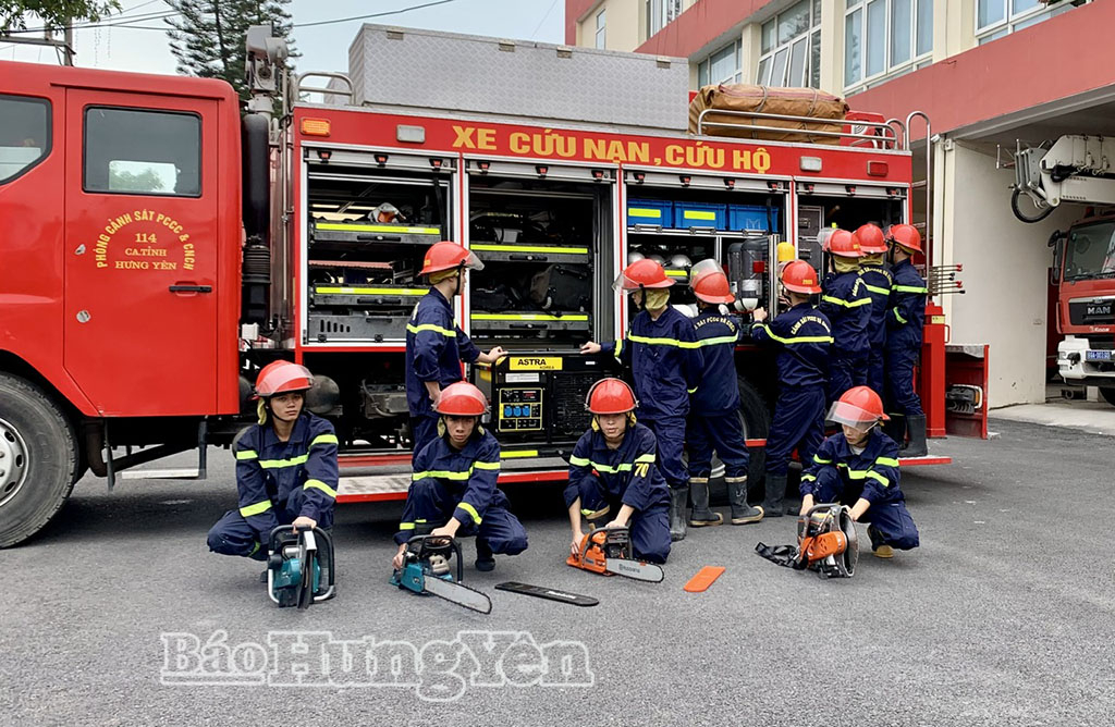 Những người làm việc xuyên Tết