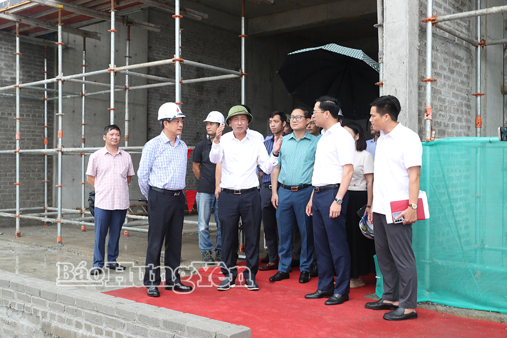 Đồng chí Phó Chủ tịch UBND tỉnh Nguyễn Hùng Nam kiểm tra tiến độ các dự án nhà ở xã hội trên địa bàn tỉnh