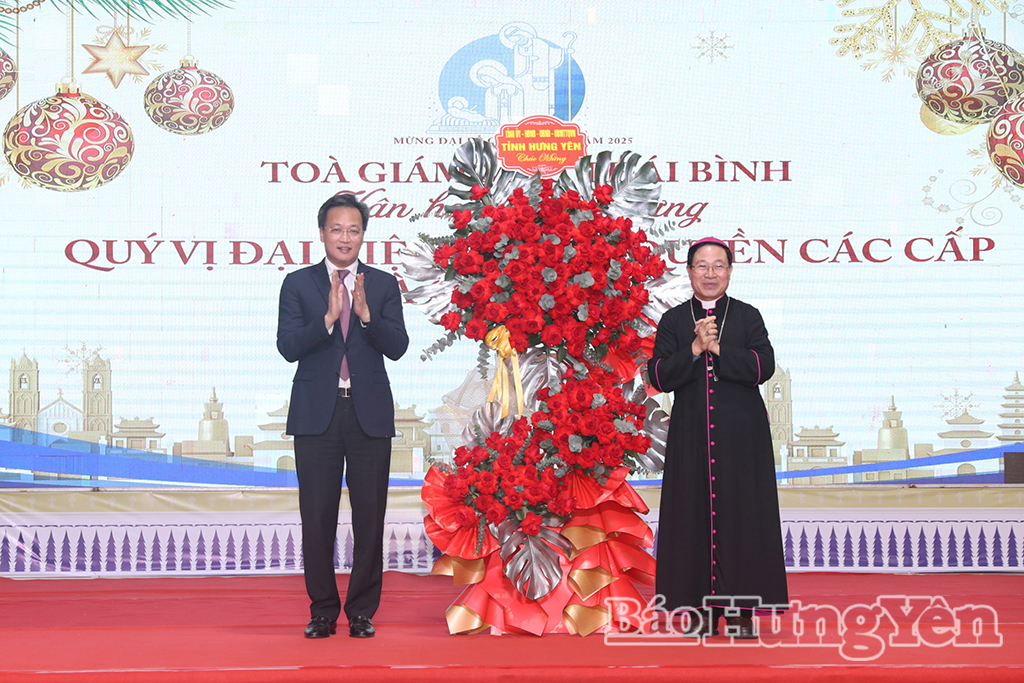 Đoàn đại biểu tỉnh Hưng Yên thăm, chúc mừng Tòa Giám mục Giáo phận Thái Bình