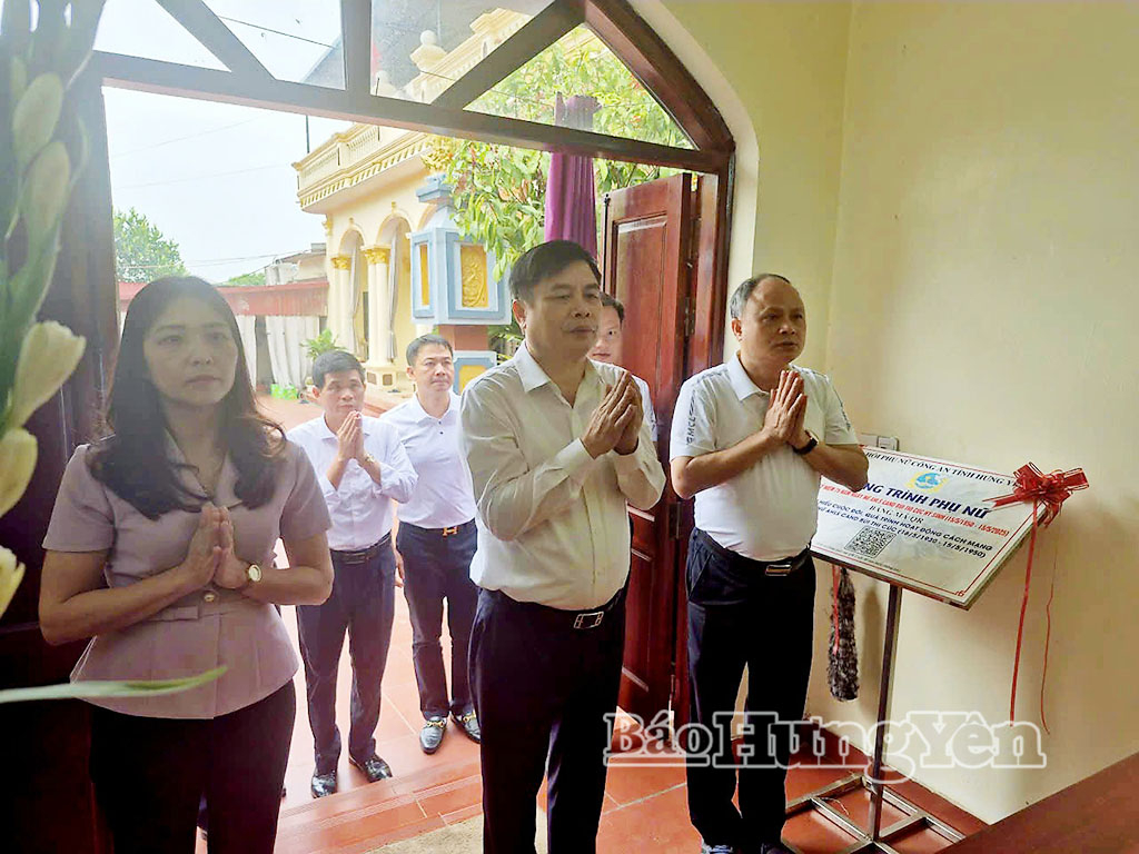 Đồng chí Phạm Văn Nghiêm, Phó Chủ tịch UBND tỉnh kiểm tra tiến độ công trình Khu tưởng niệm Anh hùng liệt sĩ Bùi Thị Cúc