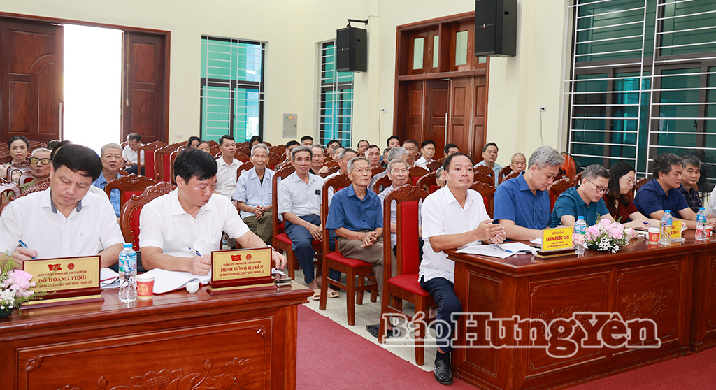 Đồng chí Trần Quốc Văn, Phó Bí thư Tỉnh ủy, Chủ tịch HĐND tỉnh dự sinh hoạt chuyên đề của Chi bộ thôn Nhạc Miếu