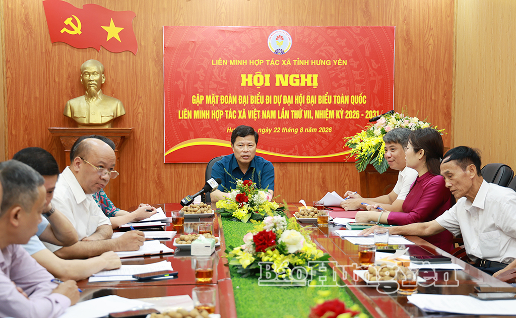 Đồng chí Phó Bí thư Thường trực Tỉnh ủy, Chủ tịch Ủy ban MTTQ Việt Nam tỉnh gặp mặt Đoàn đại biểu dự Đại hội Liên minh Hợp tác xã Việt Nam
