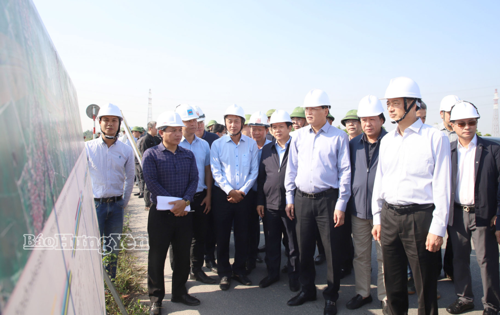 Đồng chí Bí thư Thành ủy Hà Nội Nguyễn Duy Ngọc kiểm tra tình hình triển khai Dự án đầu tư xây dựng đường Vành đai 4 – Vùng Thủ đô Hà Nội
