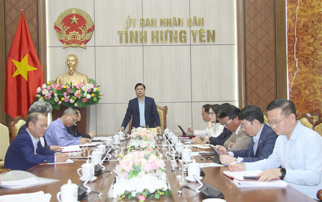 UBND tỉnh bàn giải pháp phát triển hai trường THPT Chuyên Hưng Yên và Thái Bình
