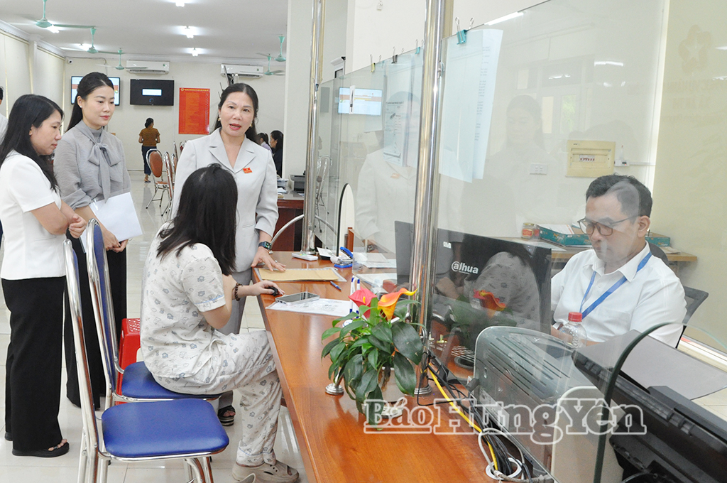 Khảo sát tình hình tổ chức và hoạt động của Trung tâm Phục vụ hành chính công xã Ân Thi và Minh Thọ