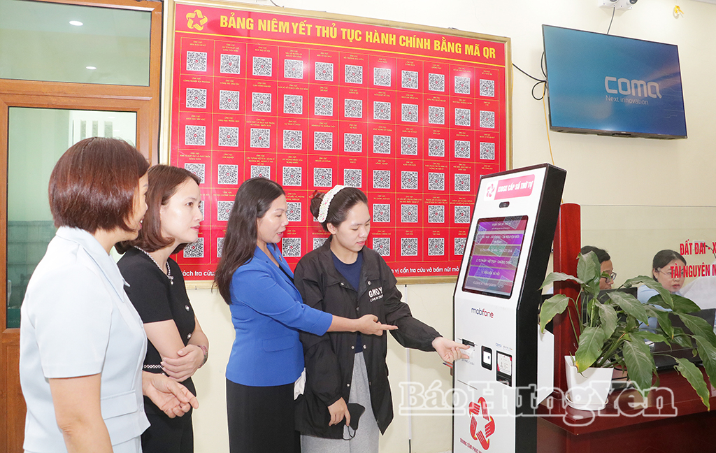 Khảo sát tình hình tổ chức và hoạt động của Trung tâm Phục vụ hành chính công xã Đoàn Đào và xã Tân Thuận