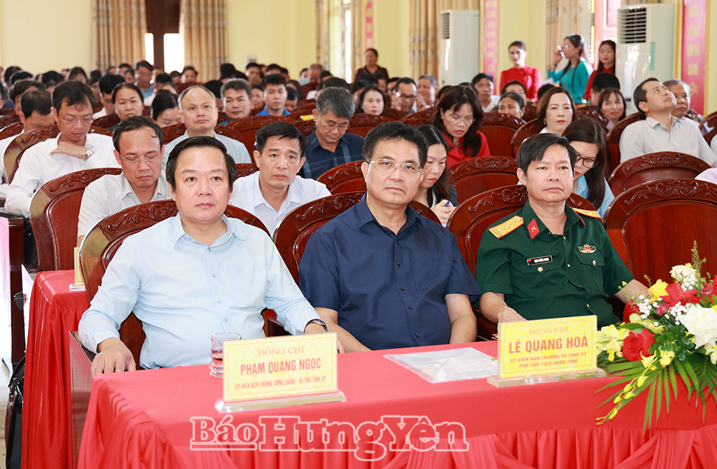Đồng chí Bí thư Tỉnh ủy Phạm Quang Ngọc tiếp xúc, đối thoại trực tiếp với Nhân dân