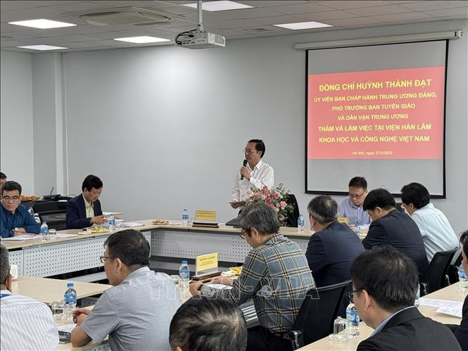 Nâng cao nhận thức toàn xã hội về đột phá phát triển khoa học, công nghệ