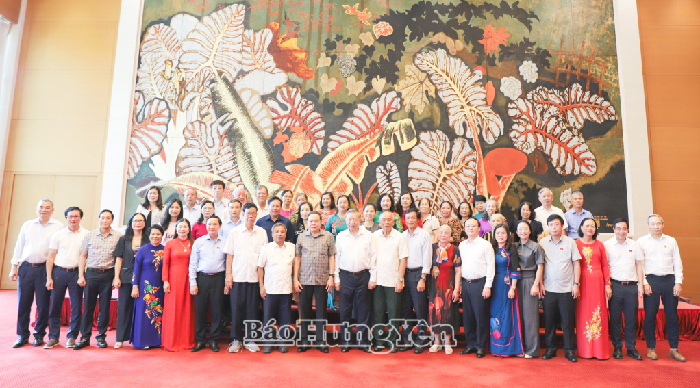 Tổng Bí thư Tô Lâm và Chủ tịch Quốc hội Trần Thanh Mẫn gặp mặt Đoàn đại biểu Quốc hội các khóa tỉnh Hưng Yên