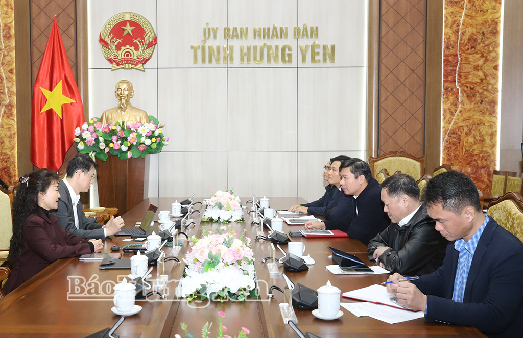 Đồng chí Phó Chủ tịch Thường trực UBND tỉnh Nguyễn Lê Huy làm việc với lãnh đạo Công ty TNHH Phát triển Phú Mỹ Hưng