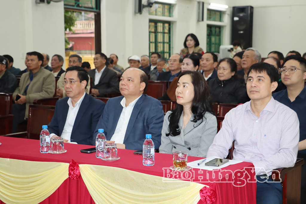 Các ứng cử viên đại biểu Quốc hội khóa XVI, đơn vị bầu cử số 5 tiếp xúc cử tri để vận động bầu cử