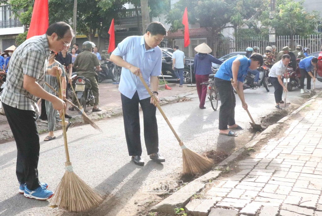 Phường Phố Hiến: Ra quân hưởng ứng phong trào thi đua “Toàn dân chung tay bảo vệ môi trường vì một Việt Nam xanh - sạch - đẹp”