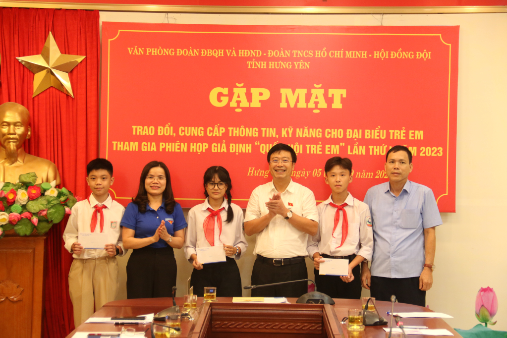   Gặp mặt đại biểu trẻ em tham gia Phiên họp giả định “Quốc hội trẻ em” lần thứ I, năm 2023