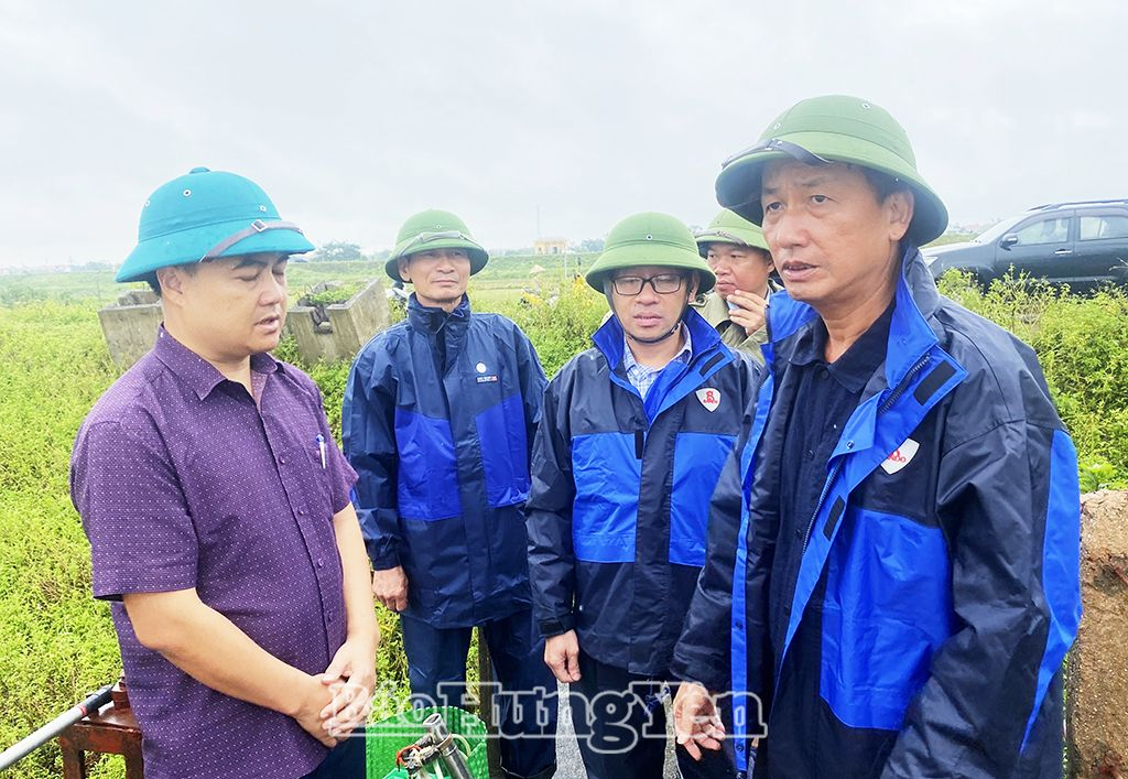   Đồng chí Phó Chủ tịch UBND tỉnh Nguyễn Hùng Nam kiểm tra công tác ứng phó với ngập lụt tại các địa phương và Khu Công nghiệp Phố Nối A