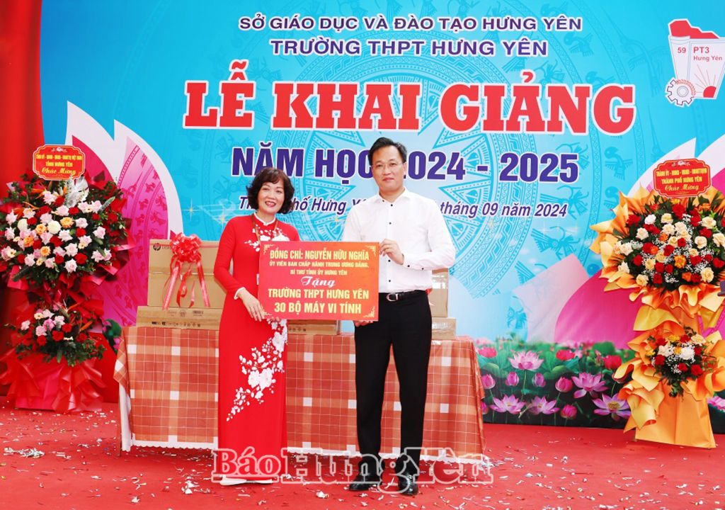   Các đồng chí lãnh đạo tỉnh dự khai giảng năm học 2024 – 2025