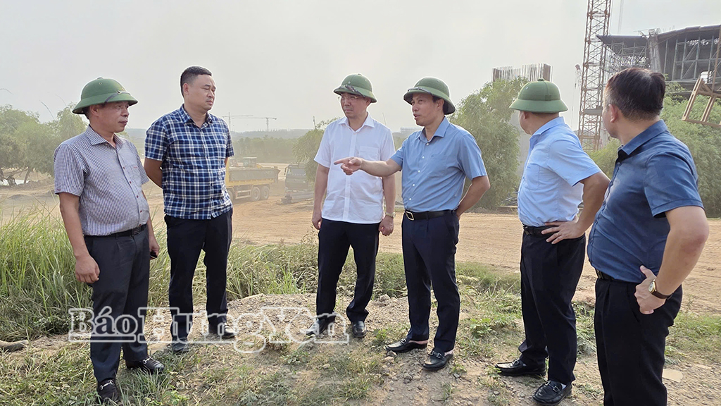 Đồng chí Phó Chủ tịch UBND tỉnh Lại Văn Hoàn kiểm tra tiến độ các dự án giao thông trọng điểm