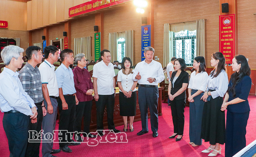 Đồng chí Nguyễn Mạnh Quyền, Phó Bí thư Tỉnh ủy, Chủ tịch UBND tỉnh tiếp xúc, đối thoại với Nhân dân